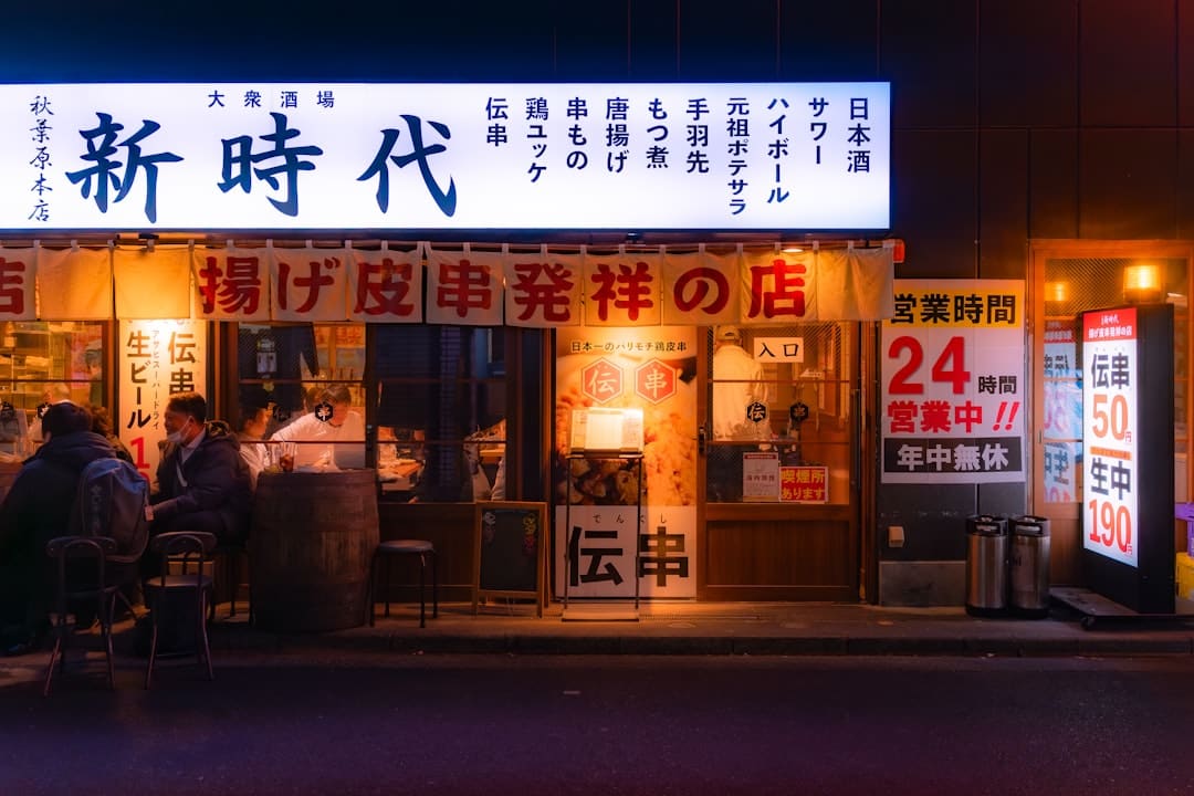 《漆黑迷宫》曝首款先导海报 聂远葛天联袂演绎“宫”心计